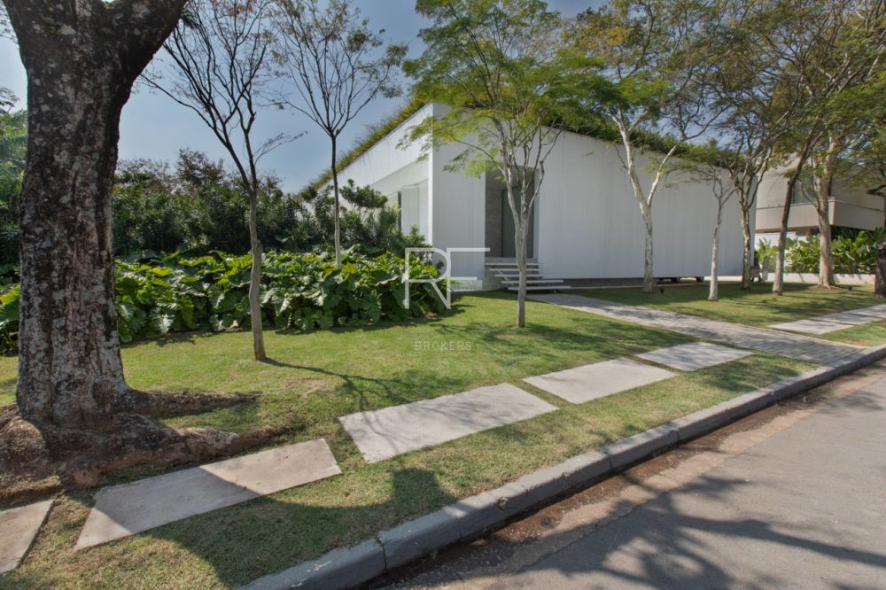 Casa em Condomínio Alphaville 01  