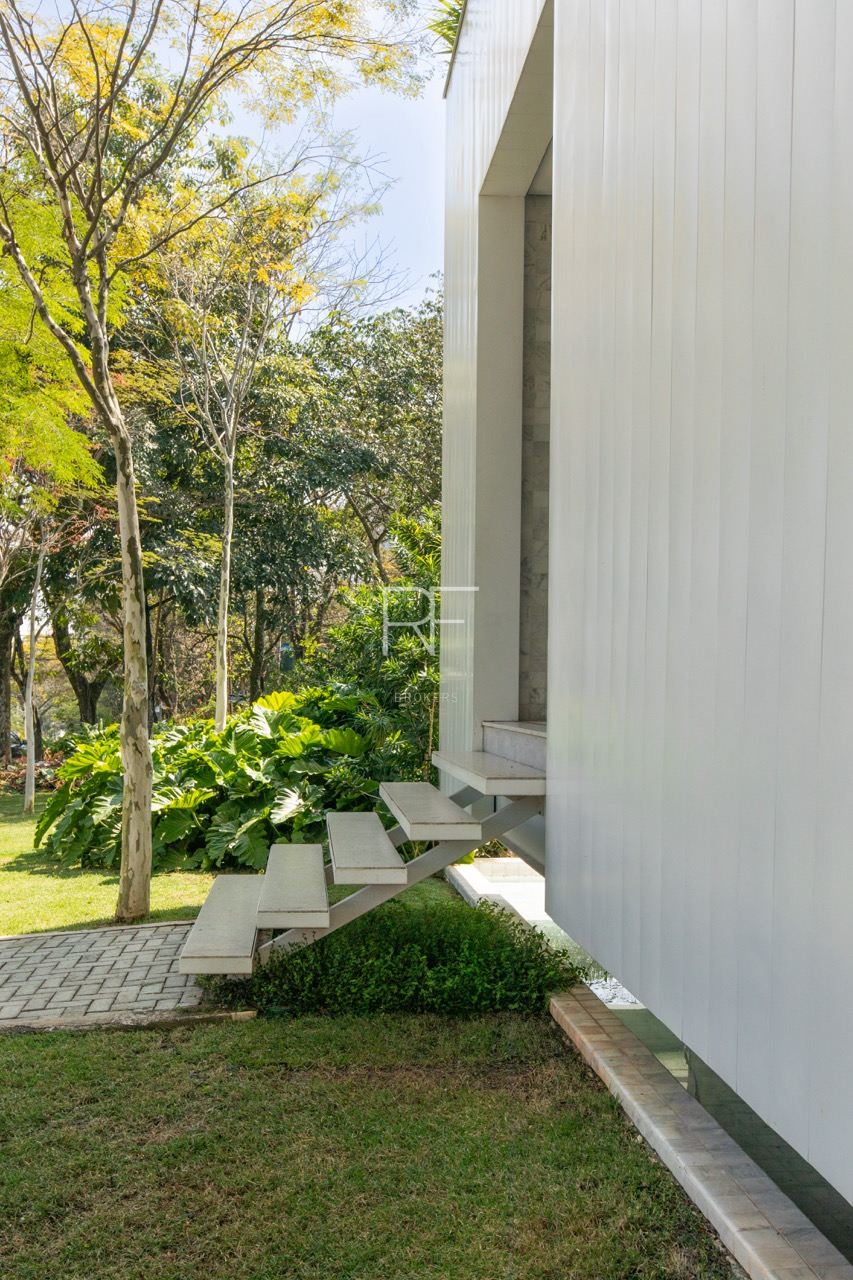 Casa em Condomínio Alphaville 01  