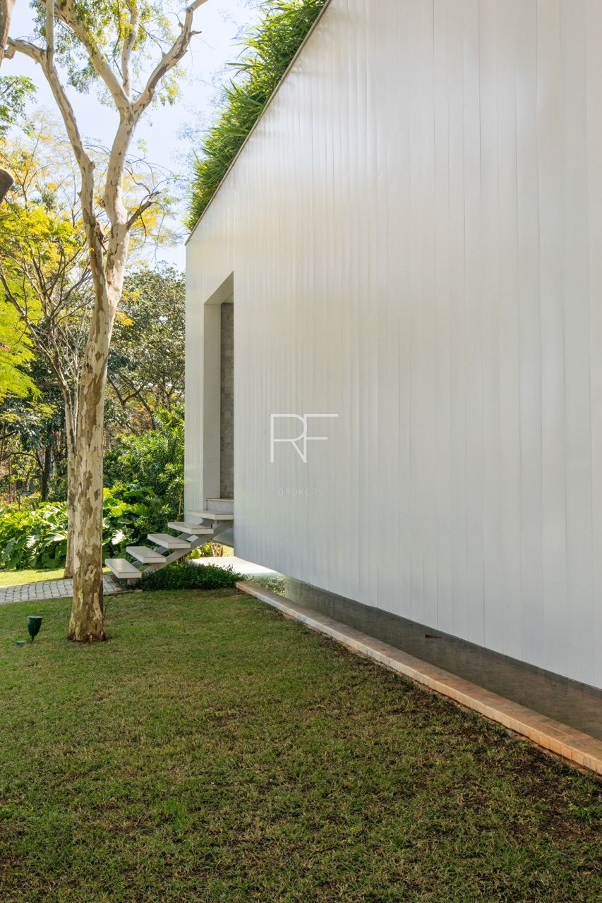 Casa em Condomínio Alphaville 01  