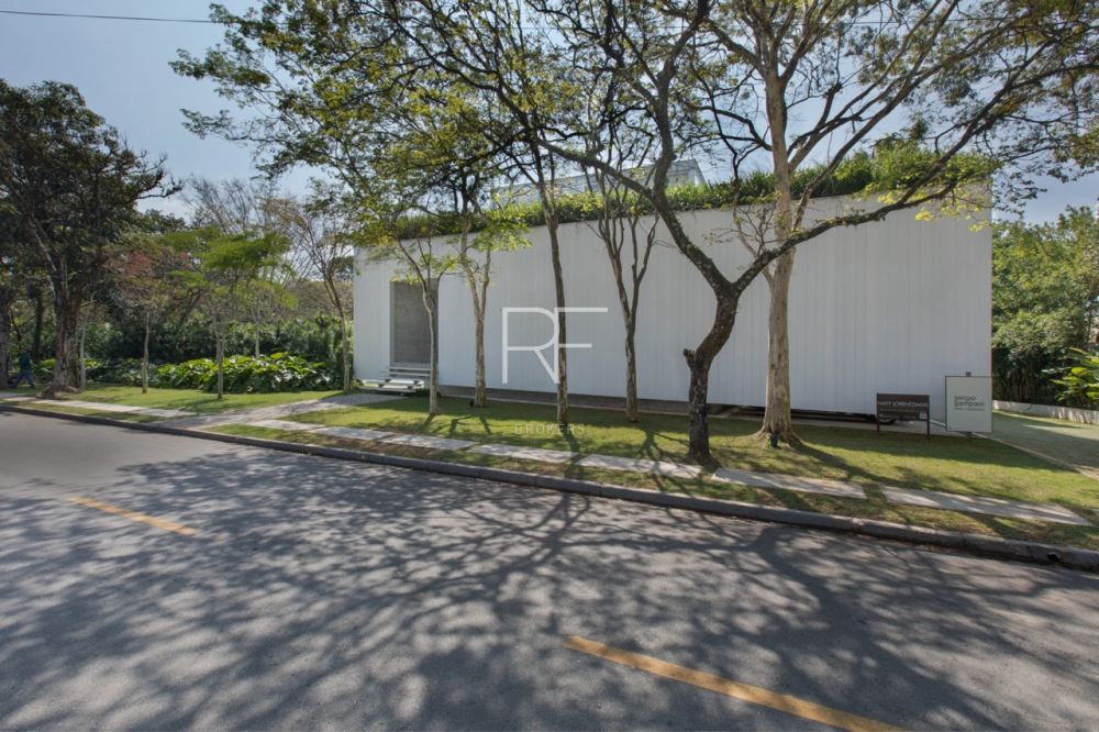 Casa em Condomínio Alphaville 01  